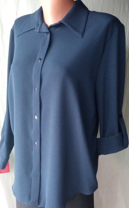 Дамска риза тъмно синьо.