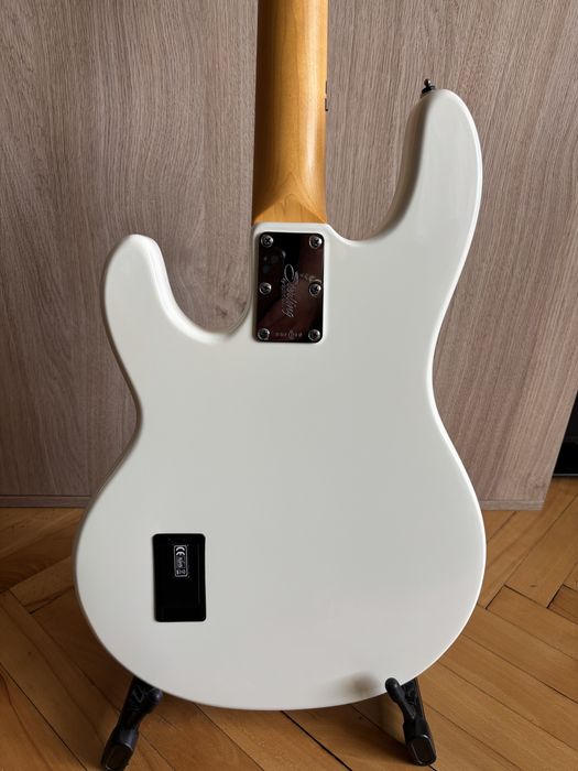 Бас китара Sterling by Music Man RAY24CA