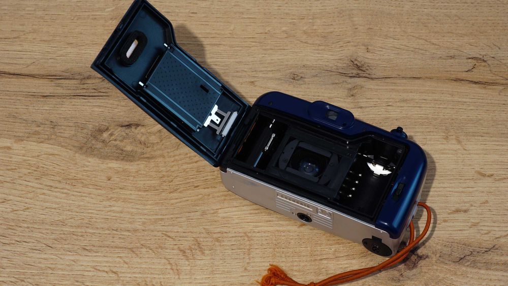 Aparat foto pe film Jenoptik Jencompact JC 23 obiectiv Biotar 35-70mm.