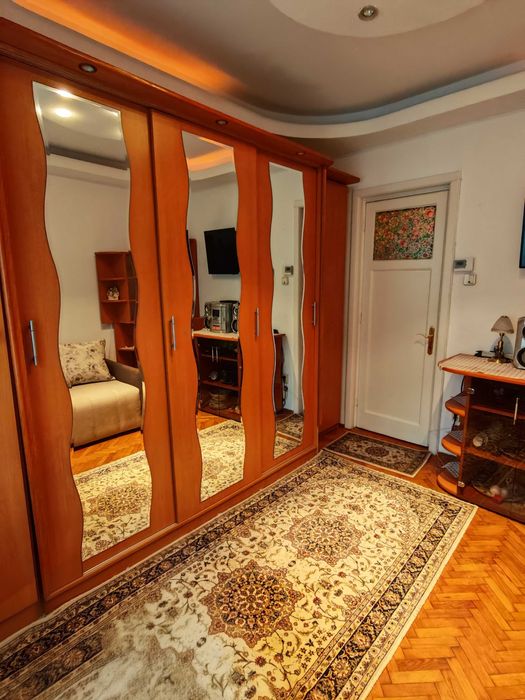 Vand urgent apartament 2 camere decomandat complet mobilat si utilat