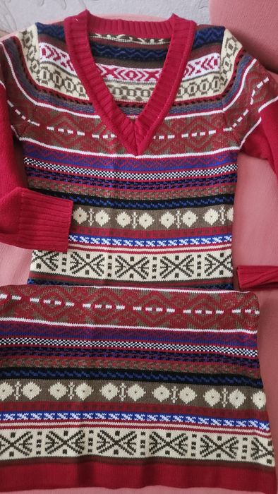 Женская одежда пуховик, платье, свитер