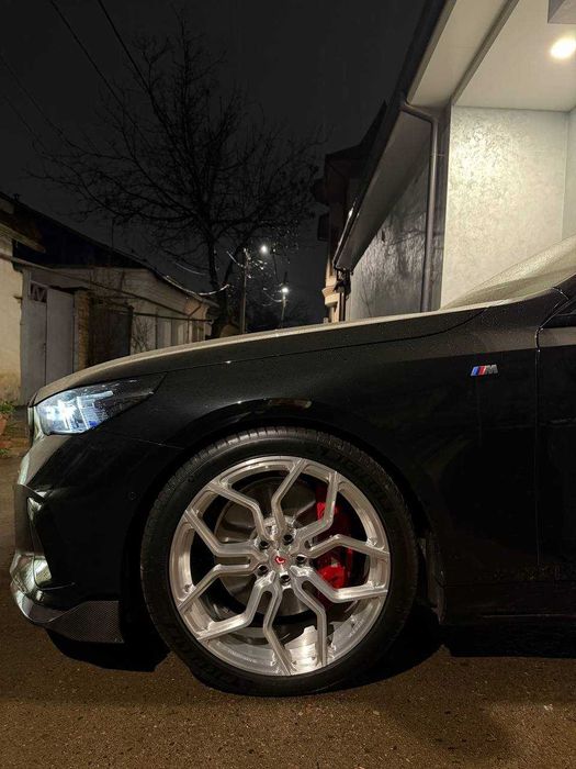 Продам BMW i5 xDrive40 в M-Perfomance обвесе + навароты , официальная