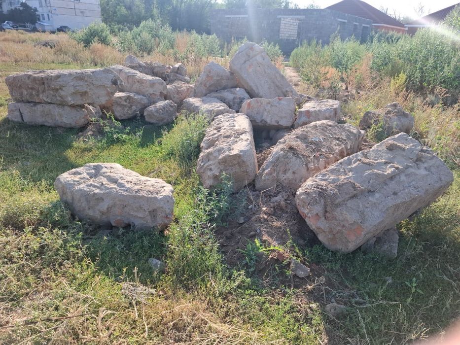 Бут, камень продам