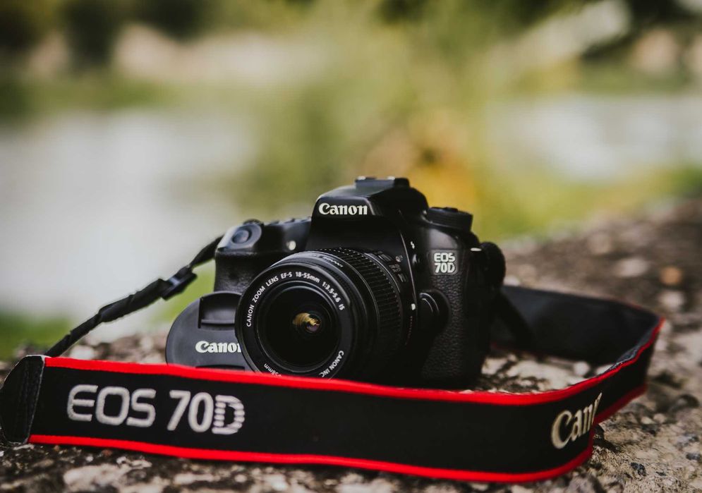 Aparat foto canon 70d cu obiectiv 18-55 mm cu stabilizare