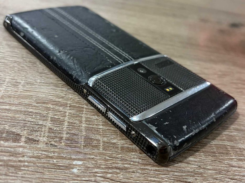 Vertu Signature Touch