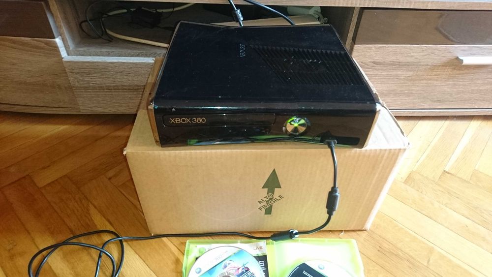 Конзола Xbox 360 slim
