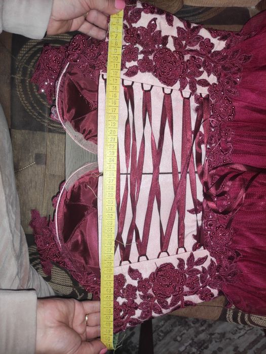 Бална рокля в цвят бордо