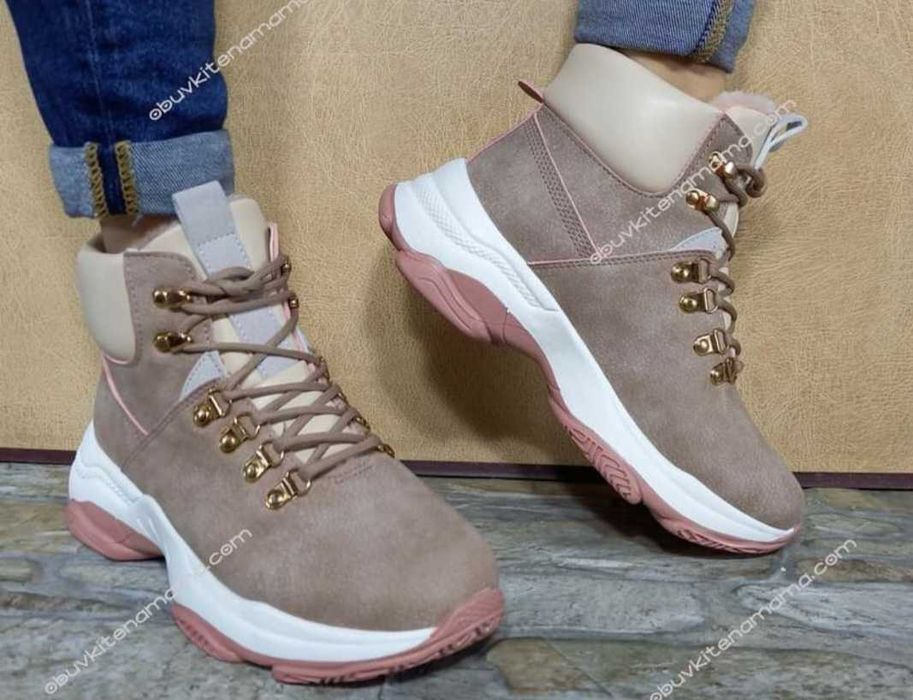 Зимни пухкави боти