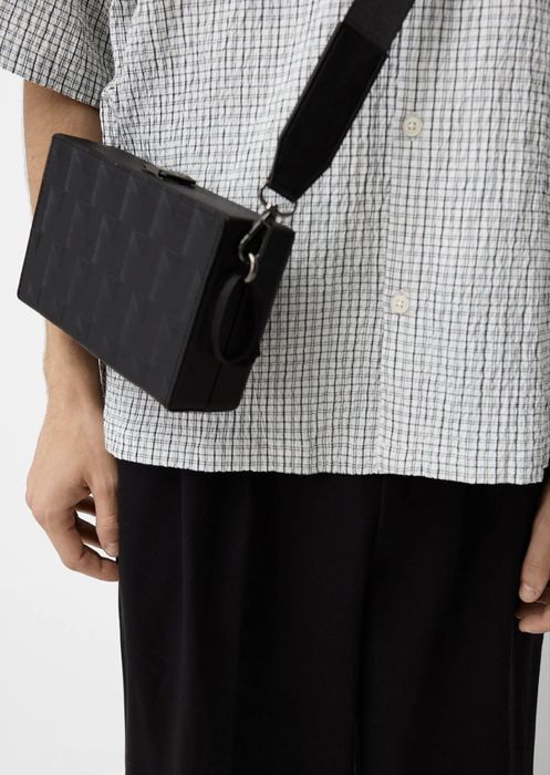 Bershka чанта за през рамо тип преметка