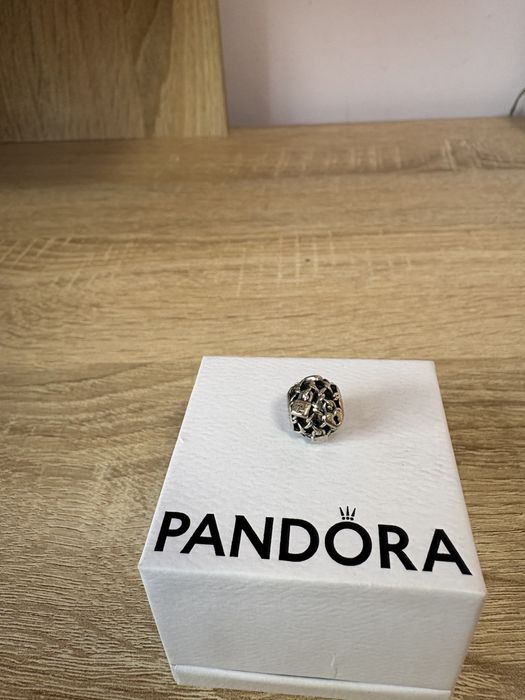 Гривна и талисмани Pandora