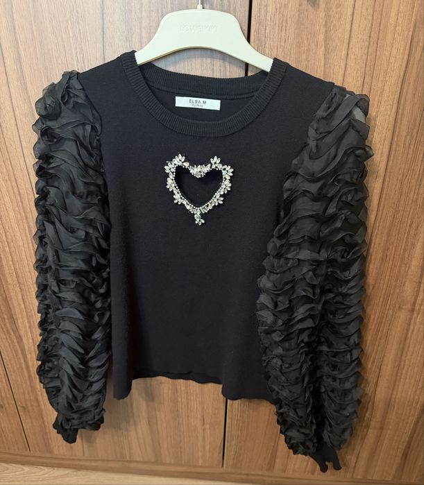 Черен елегантен пуловер