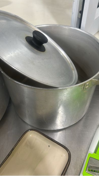Продаются тарелки,кастрюли