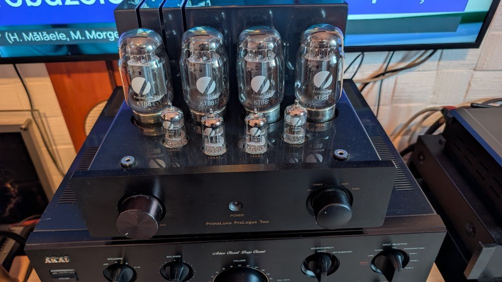 Prima luna prologue two , super amplificator cu Lampi