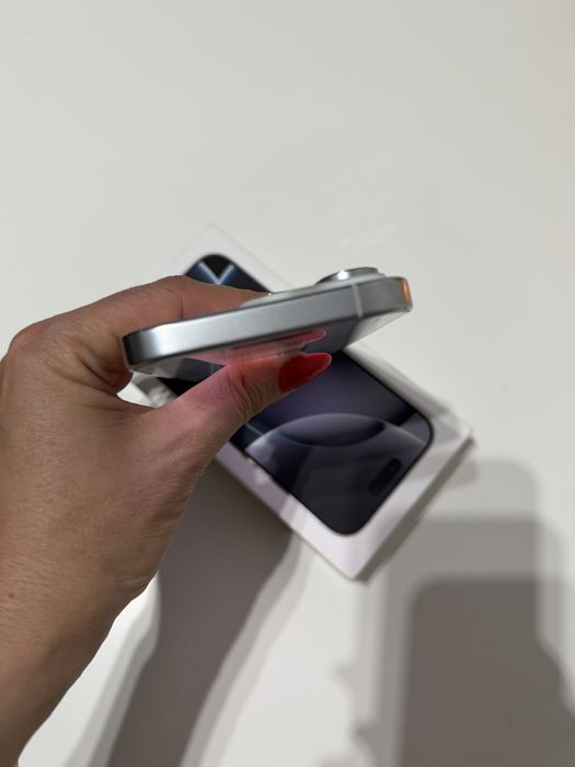 vand iphone 16 pro  alb