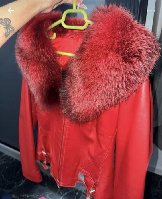 Geaca de piele rosie