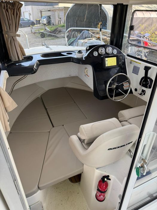 Barcă Quicksilver Pilothouse 605/2015-Mercury CT-115 /150 cp/2015-Fără peridoc