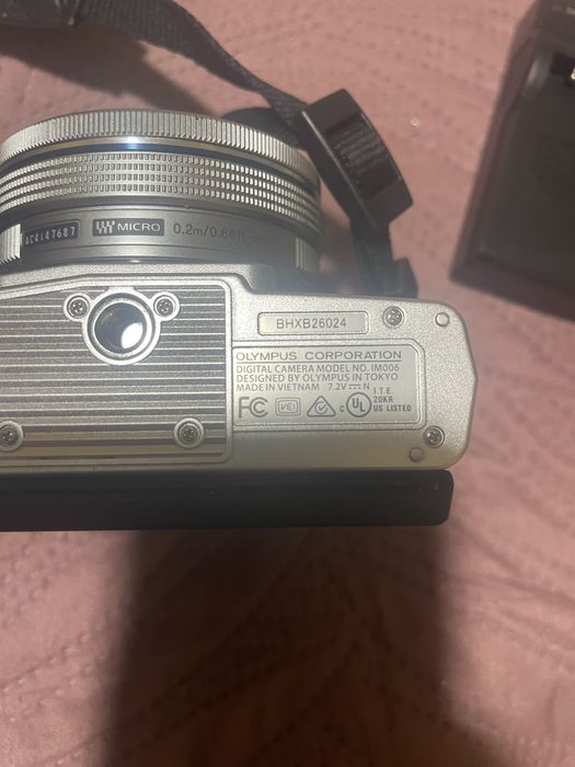 Olympus OM-D E-M10 Mark III + Kit 14-42mm – Funcțional 100% (Mici pete pe display)