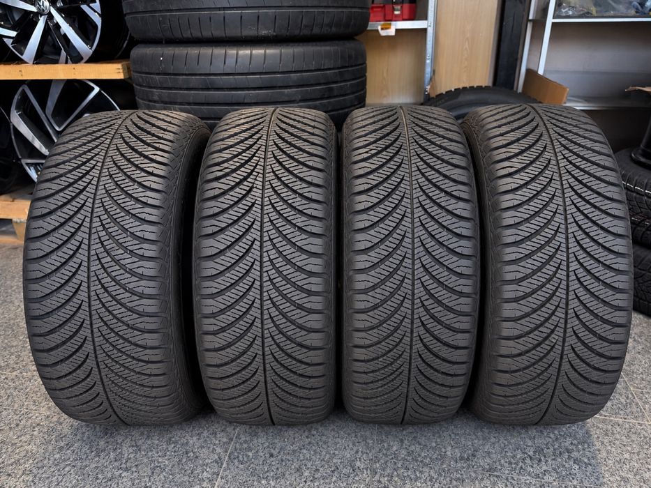 Anvelope All Season Goodyear Vector 4Seasons 215/55 R17 94V