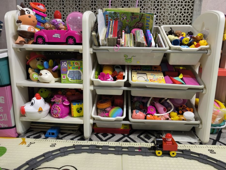 Подставка с полками для игрушек