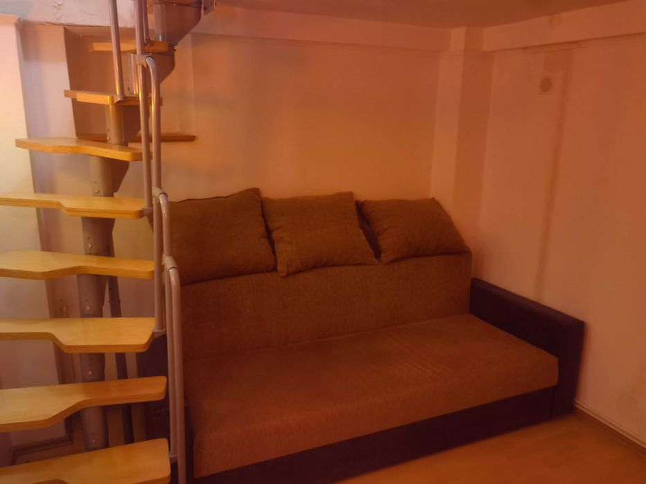 Închiriez casa 3 camere zona centrală, str. Udriste Nasturel