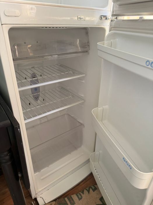 Холодильник отдам даром, на запчасти