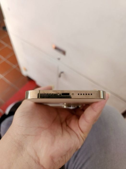 Dezembrez iphone 14 pro max spate cititi descrierea