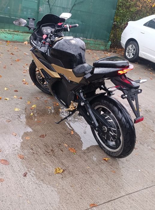 Продается мотоцикл 3000киловат