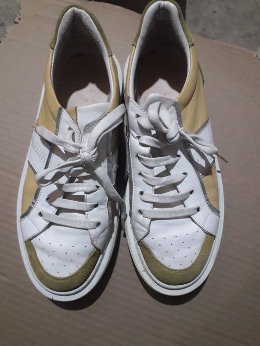 Продается кроссовки 40 размера; б/у