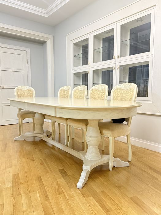 Продам гостевой стол и стулья