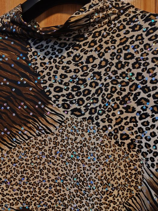 Лъскава и тигрова блуза