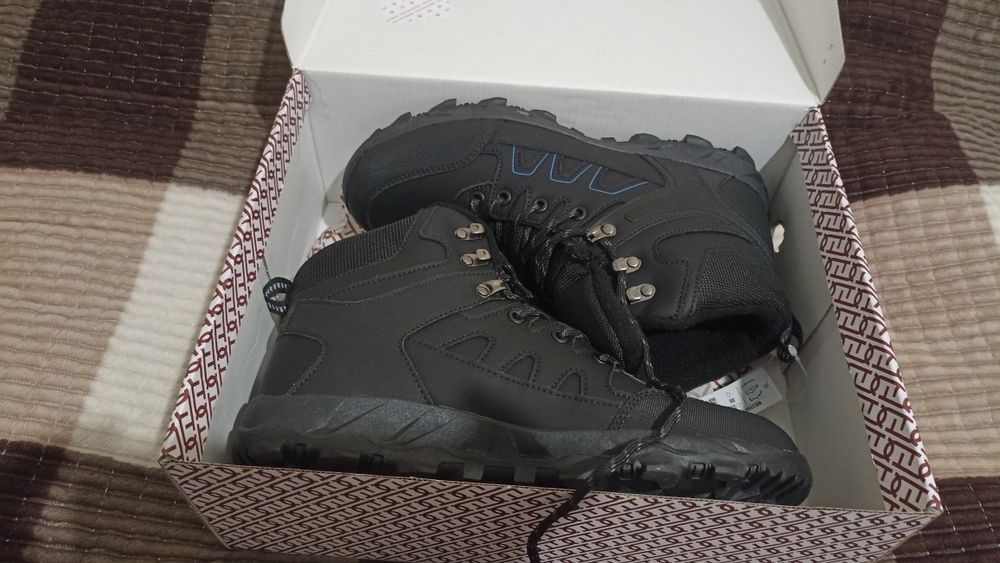 Продам ботинки зимние