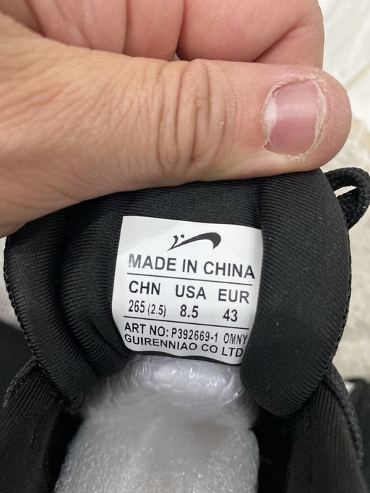 Жап жаңа кроссовки сатылады