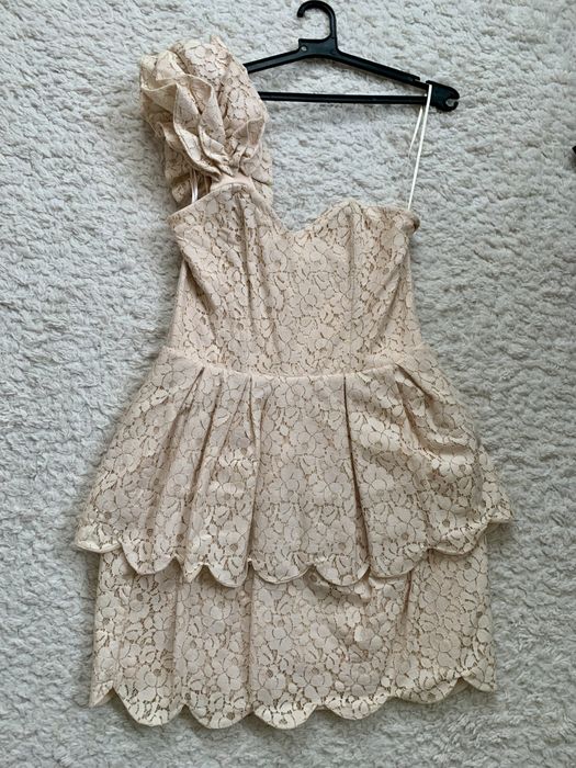 Кремава рокля HM