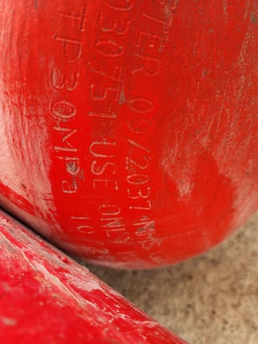 Газ баллолар сотилади4таси  100л  ва 4таси 120л  балонлар  йили 2022