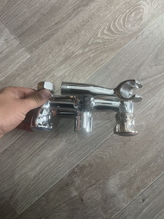 Продаю смеситель для ванны