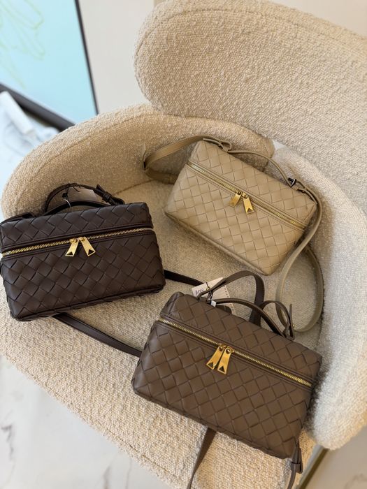 Дамски чанти M*|*u, C*H*A*N*E*L*, C*e*|*j*n*e, Y*9*L