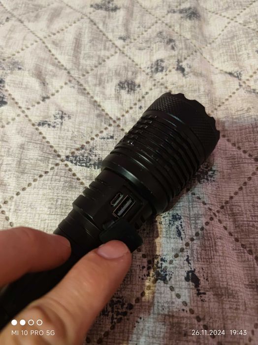 Фенер със зум и зарядна батерия