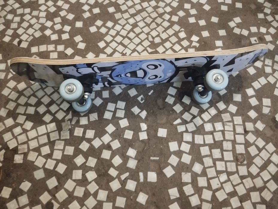 Скейтборд почти новый
