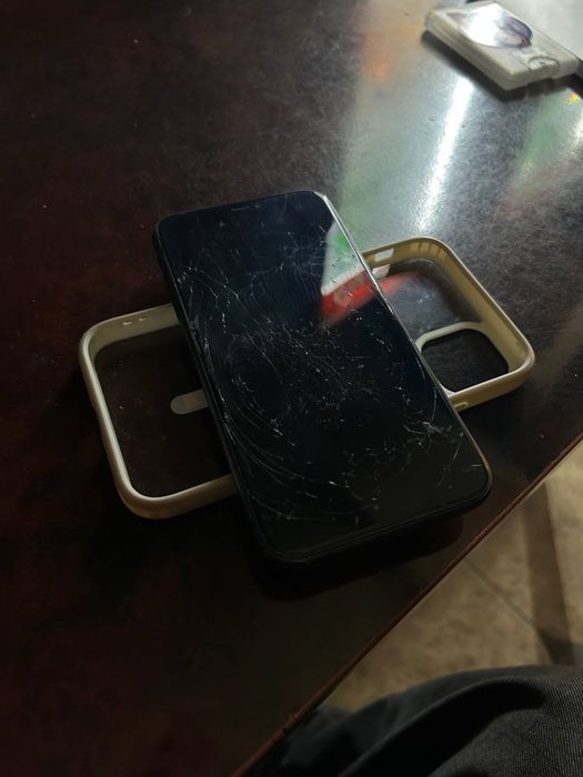 Продам iPhone 11, 128GB