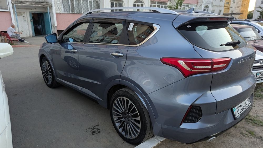 Кросовер Jetour x70 2023