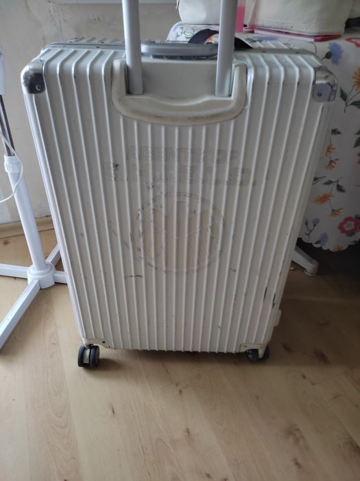 Голям куфар за път