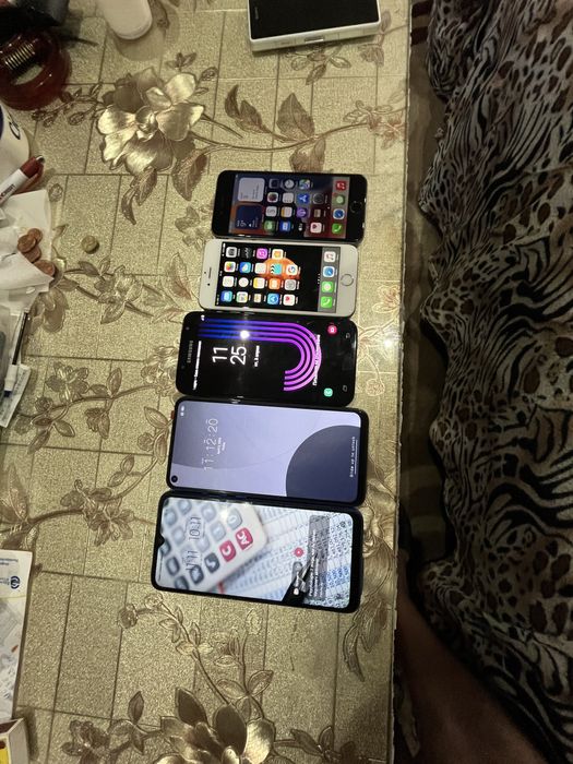 Продавям телефони сички работещив мн добар види без проблеми предпочит