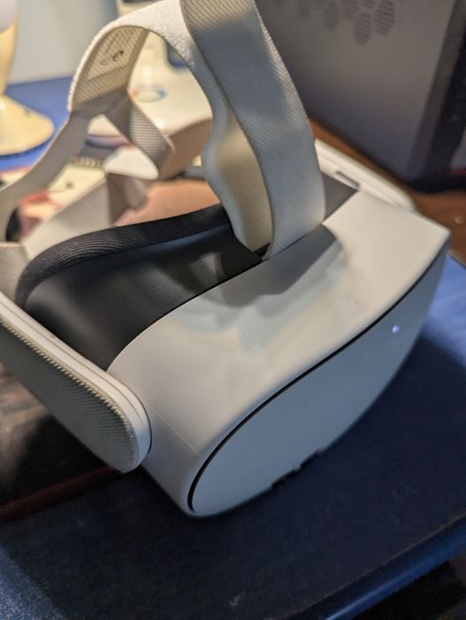 Oculus meta quest 3s pt piese ,nu are controlere!