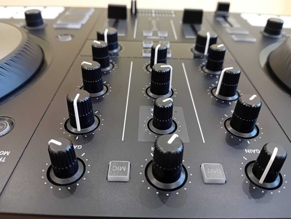 DJ контролер Traktor Kontrol S2 MK3