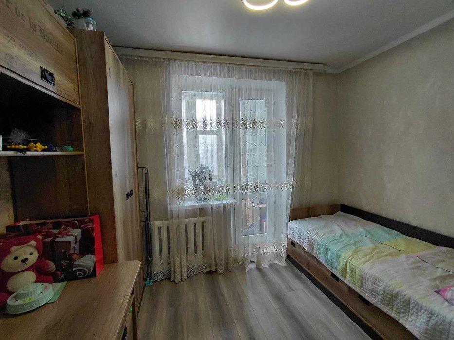 Продам 4 ком кв 8 мкр