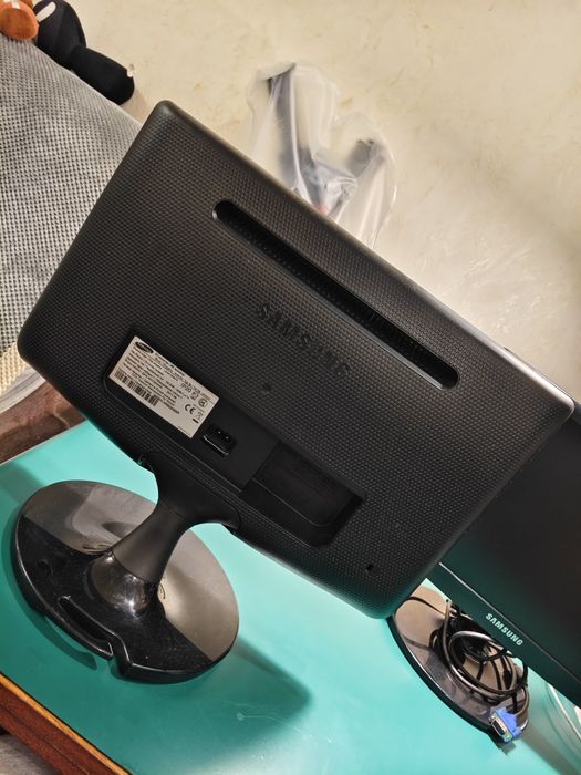 Мониторы Samsung 19 дюймов.