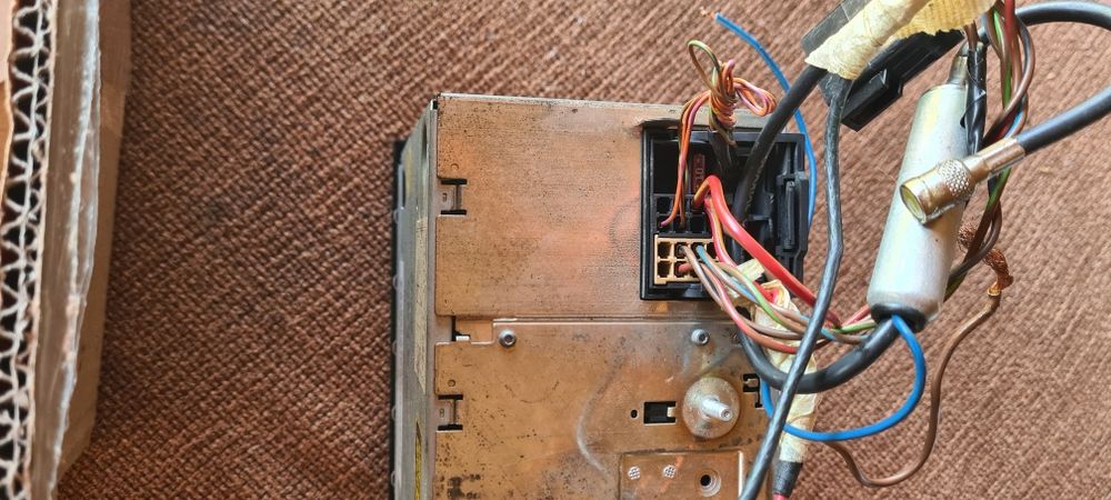 Vând CD Player  MP3 Golf 4 RCD200