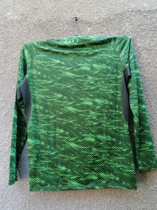 Продавам чисто нова бързосъхнеща тениска Under Armour