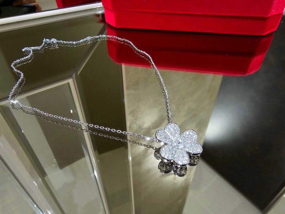 Van Cleef & Arpels VCA Silver Frivole Diamond Clover Дамско Колие