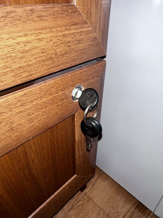 Срочно продам комод с глубокими ящиками